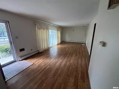341 Mcfall St, Benton, IL 62812 photo 10