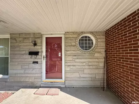341 Mcfall St, Benton, IL 62812 photo 7