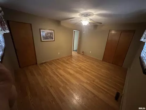 341 Mcfall St, Benton, IL 62812 photo 20