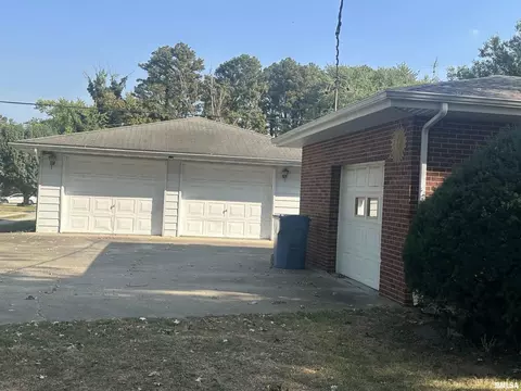 341 Mcfall St, Benton, IL 62812 photo 3