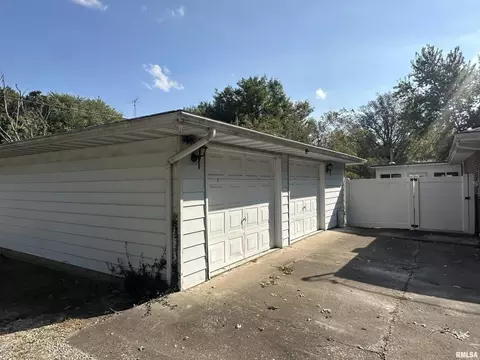 341 Mcfall St, Benton, IL 62812 photo 9