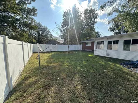 341 Mcfall St, Benton, IL 62812 photo 39
