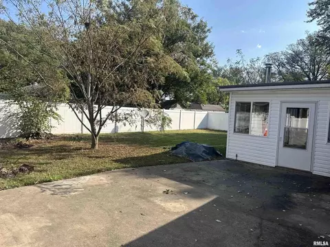 341 Mcfall St, Benton, IL 62812 photo 40