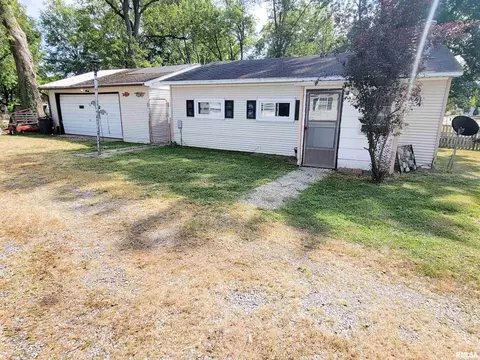 595 West St, Louisville, IL 62858