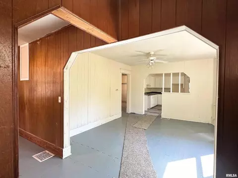 Entry Way - 313 Castleton Ave, Mount Vernon, IL 62864 photo 1 of 4