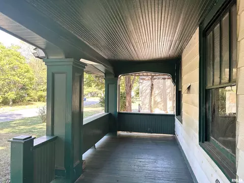 Exterior - 313 Castleton Ave, Mount Vernon, IL 62864 photo 6 of 12