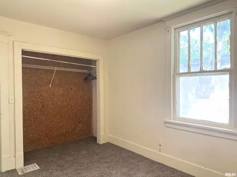 Bedroom - 313 Castleton Ave, Mount Vernon, IL 62864 photo 2 of 6