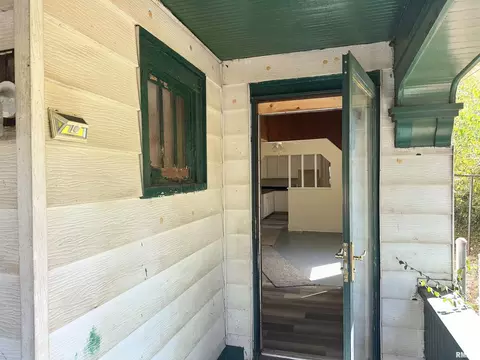 Exterior - 313 Castleton Ave, Mount Vernon, IL 62864 photo 2 of 12
