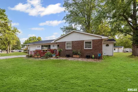 17 Crestwood Ln, Centralia, IL 62801