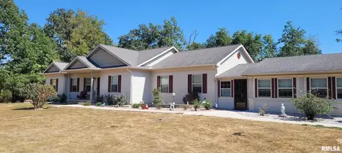 1670 Woods Ln, Centralia, IL 62801