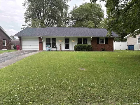 706 E Terrace Dr, Du Quoin, IL 62832