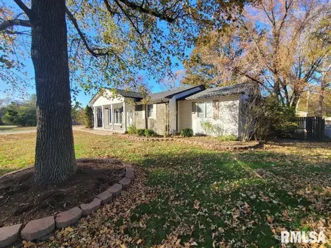 12152 E Meadows Dr, Mount Vernon, IL 62864 photo 4