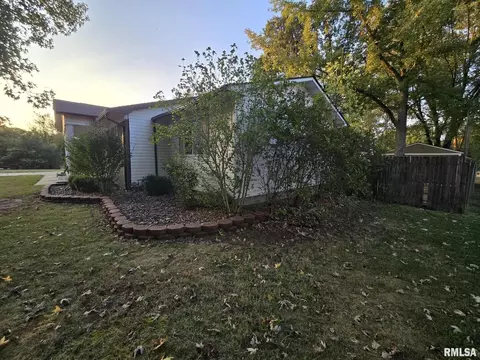12152 E Meadows Dr, Mount Vernon, IL 62864 photo 9