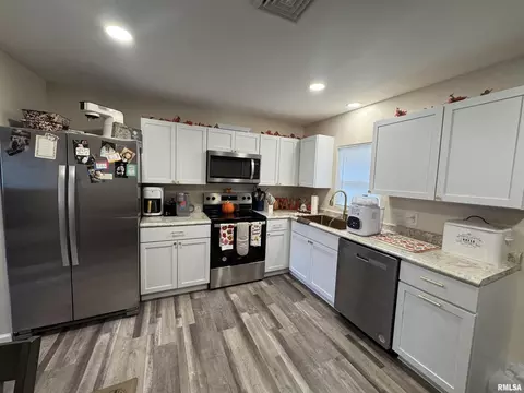 801 W 5th St, Flora, IL 62839 photo 34