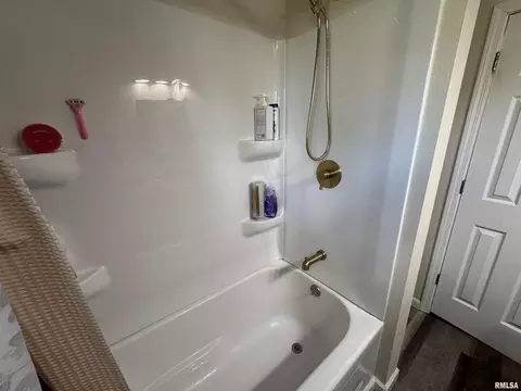 801 W 5th St, Flora, IL 62839 photo 25