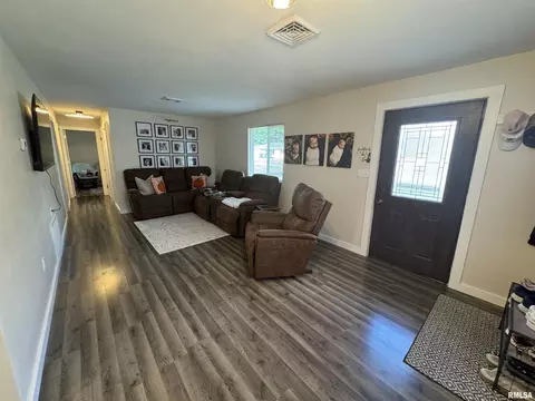 801 W 5th St, Flora, IL 62839 photo 4