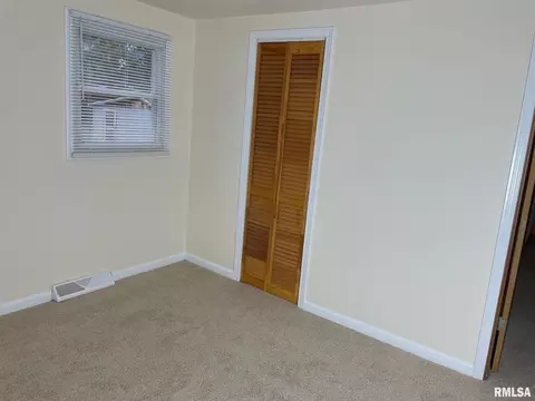 687 5th St, Omaha, IL 62871 photo 9