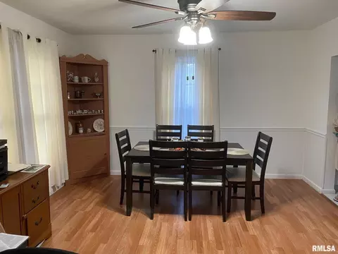 Dining - 302 2nd St, Carmi, IL 62821 photo 1 of 1