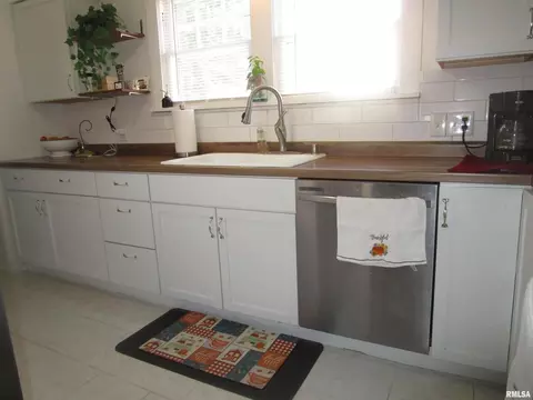 Kitchen - 302 2nd St, Carmi, IL 62821 photo 1 of 4