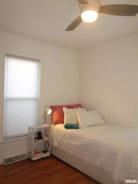 Bedroom - 302 2nd St, Carmi, IL 62821 photo 1 of 2