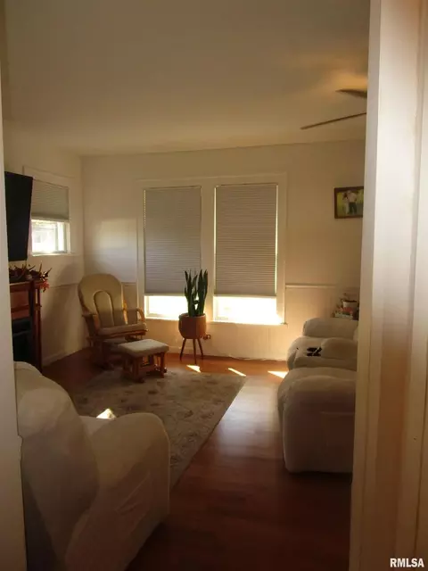 Living - 302 2nd St, Carmi, IL 62821 photo 2 of 2