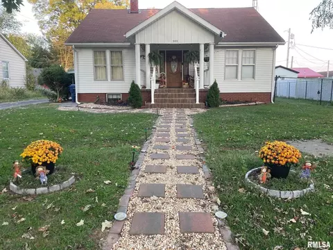 302 2nd St, Carmi, IL 62821