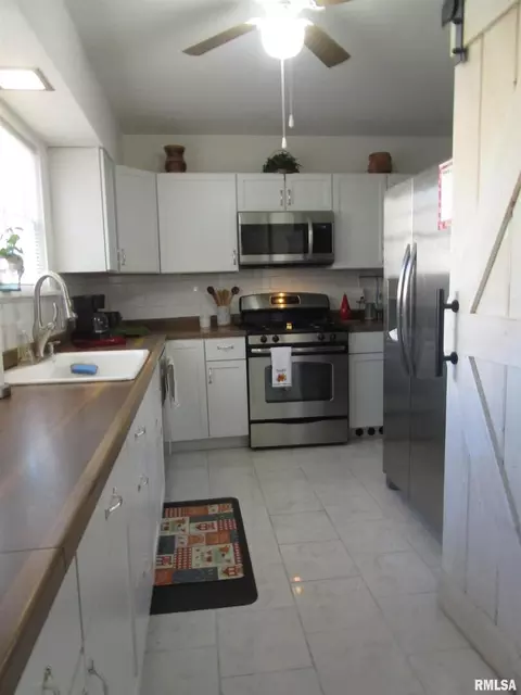 Kitchen - 302 2nd St, Carmi, IL 62821 photo 3 of 4