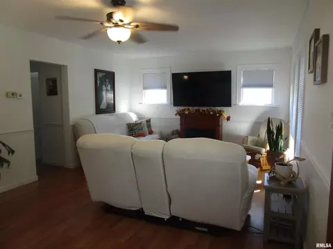Living - 302 2nd St, Carmi, IL 62821 photo 1 of 2