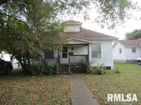 17 W Homer St, Harrisburg, IL 62946