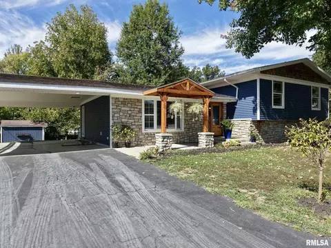 1209 Election Dr, Benton, IL 62812