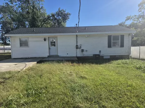 Exterior - 802 Dillard St, Eldorado, IL 62930 photo 1 of 4