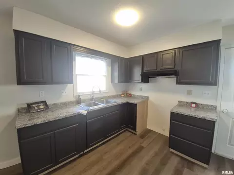Kitchen - 802 Dillard St, Eldorado, IL 62930 photo 2 of 2