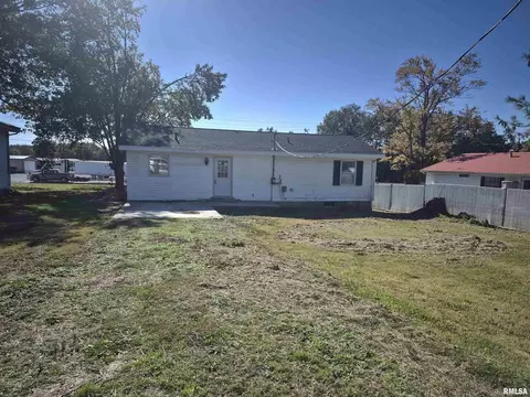 Exterior - 802 Dillard St, Eldorado, IL 62930 photo 6 of 7