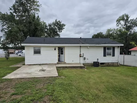 Exterior - 802 Dillard St, Eldorado, IL 62930 photo 4 of 5