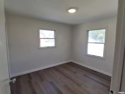 Bedroom - 802 Dillard St, Eldorado, IL 62930 photo 3 of 4