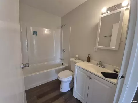 Bath - 802 Dillard St, Eldorado, IL 62930 photo 1 of 2