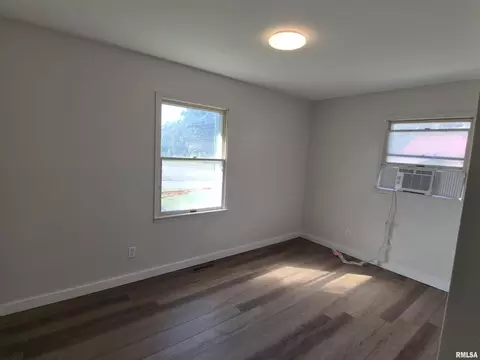 Bedroom - 802 Dillard St, Eldorado, IL 62930 photo 2 of 4