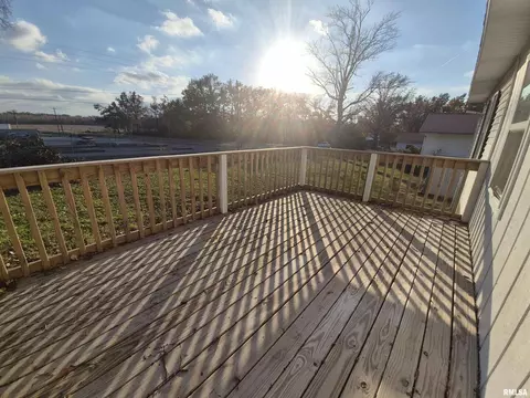 Exterior - 802 Dillard St, Eldorado, IL 62930 photo 2 of 7