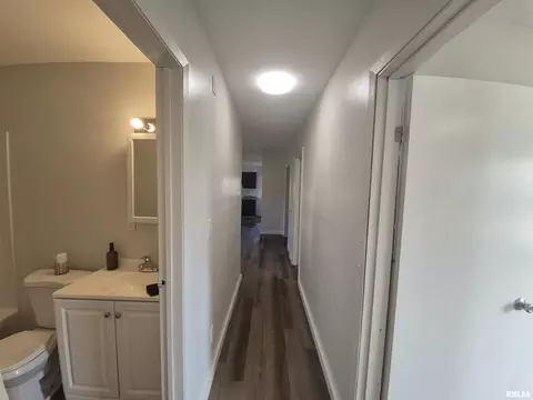 Entry Way - 802 Dillard St, Eldorado, IL 62930 photo 2 of 2