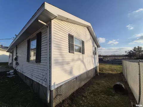 Other - 802 Dillard St, Eldorado, IL 62930 photo 4 of 10