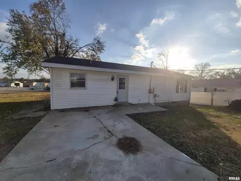 Exterior - 802 Dillard St, Eldorado, IL 62930 photo 5 of 7