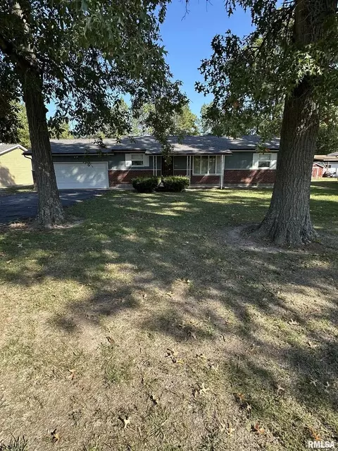 7863 Idyle Wild St, Du Quoin, IL 62832