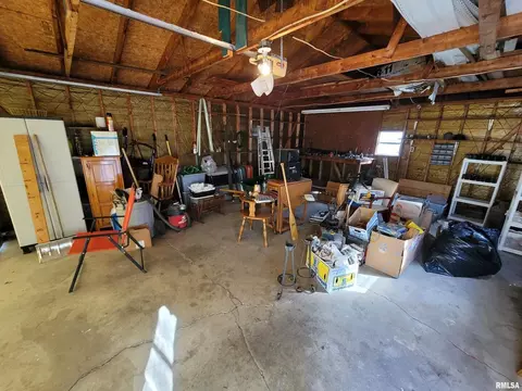 405 Saint Clair St, Odin, IL 62870 photo 31