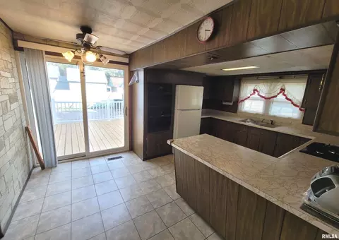 405 Saint Clair St, Odin, IL 62870 photo 8