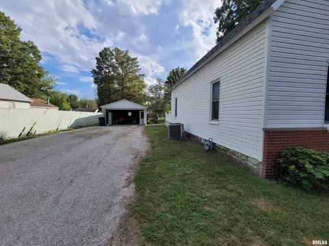 405 Saint Clair St, Odin, IL 62870 photo 38