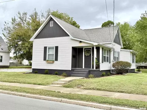 1104 W Chestnut St, Marion, IL 62959