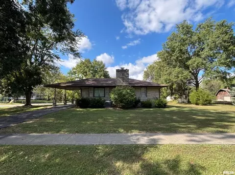 200 W Chestnut St, Odin, IL 62870