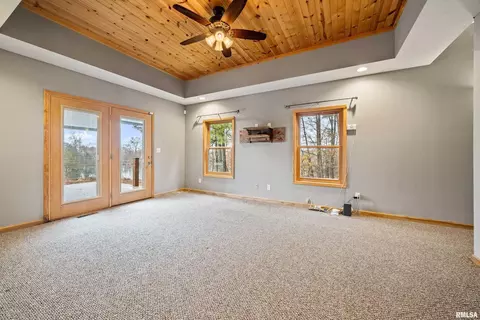 Living - 1115 Hilltop Ln, Simpson, IL 62985 photo 8 of 13