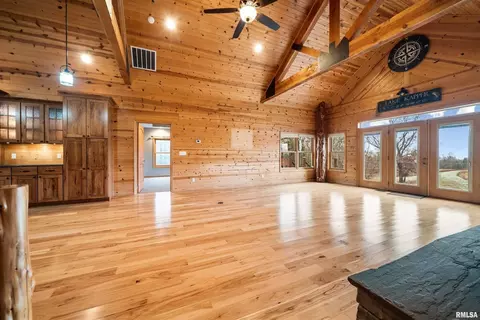 Living - 1115 Hilltop Ln, Simpson, IL 62985 photo 3 of 13