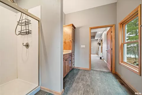 Entry Way - 1115 Hilltop Ln, Simpson, IL 62985 photo 6 of 11